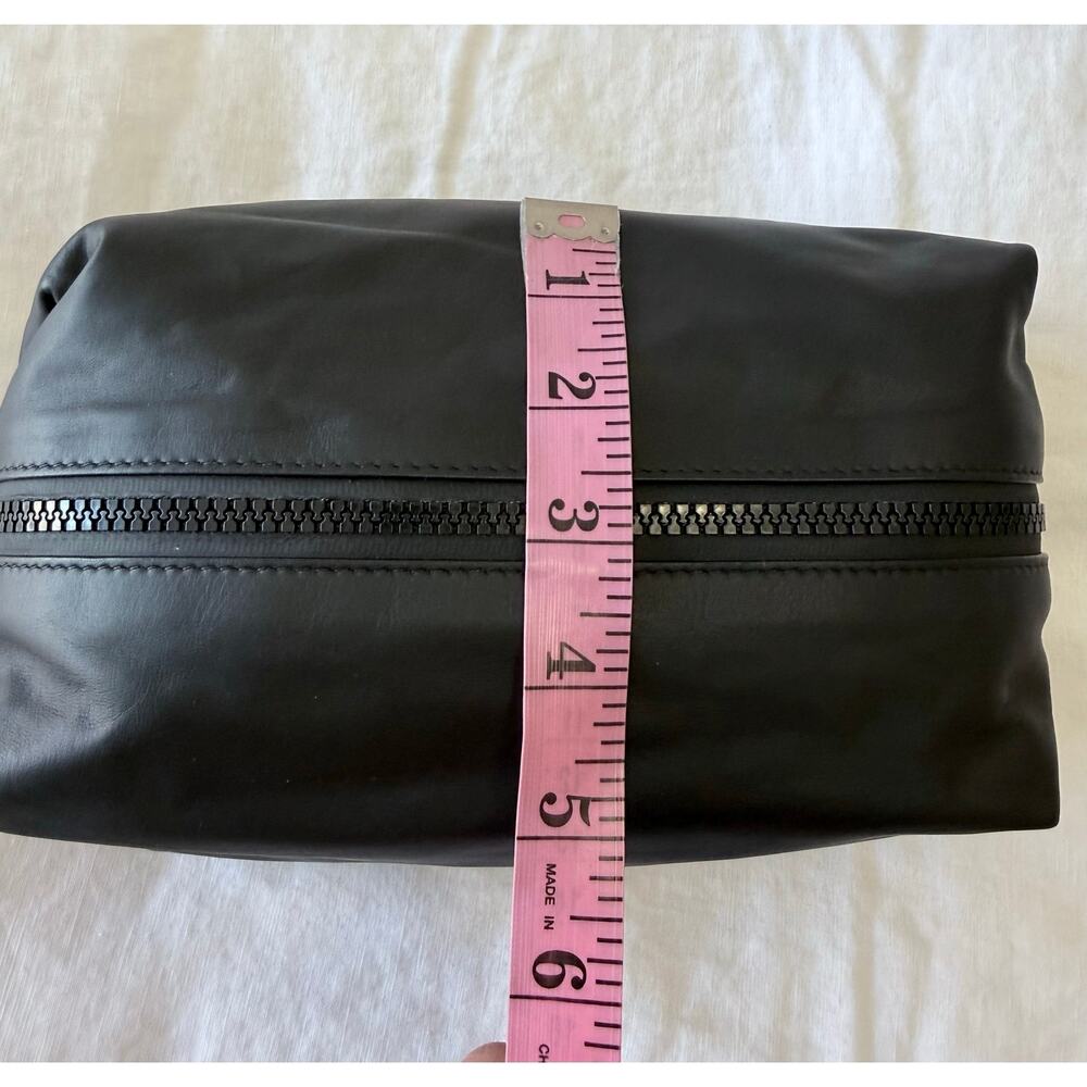 Bottega Veneta | Black Calfskin Leather Hidrology Zip Pouch | Travel Bag Case - Picture 8 of 15